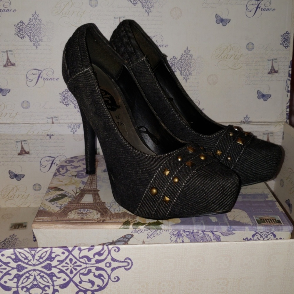 Rue21 denim studded pumps